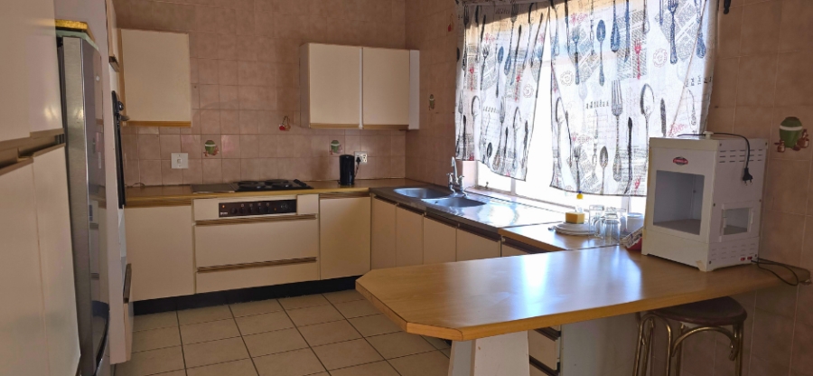 6 Bedroom Property for Sale in Oakdene Gauteng
