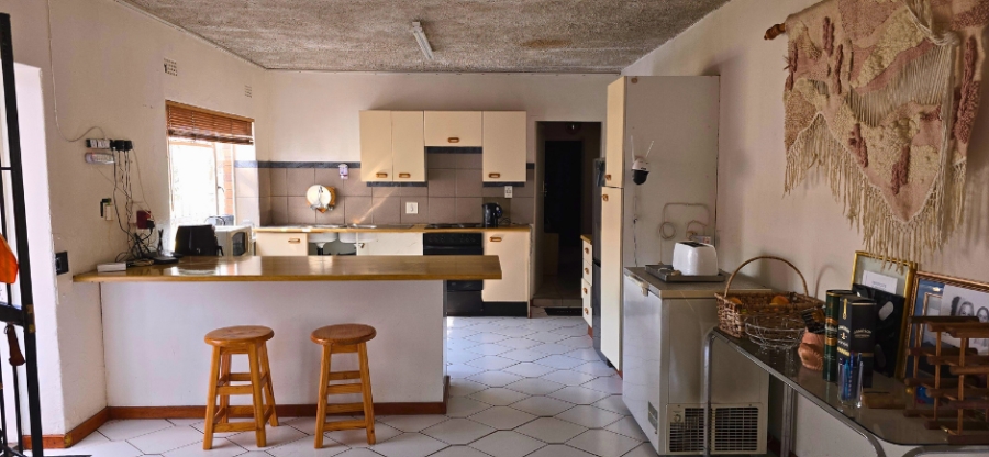 6 Bedroom Property for Sale in Oakdene Gauteng