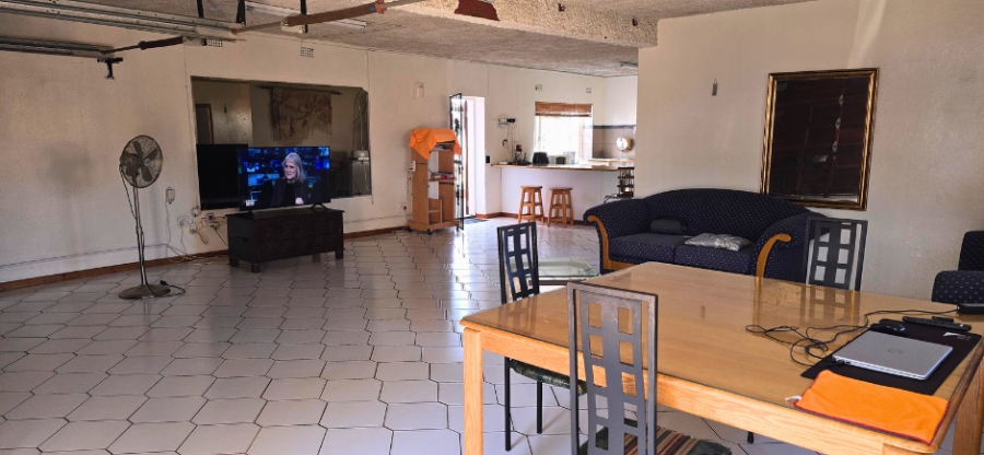 6 Bedroom Property for Sale in Oakdene Gauteng