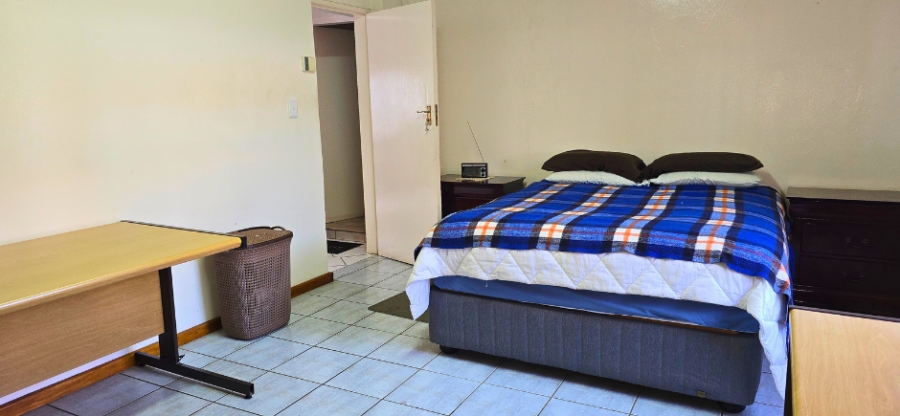 6 Bedroom Property for Sale in Oakdene Gauteng