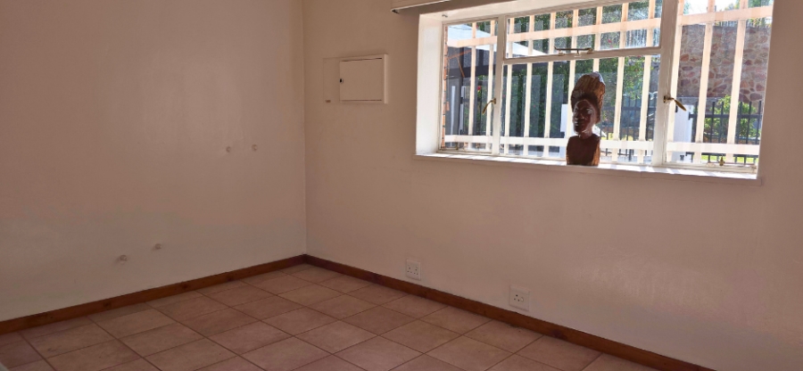 6 Bedroom Property for Sale in Oakdene Gauteng