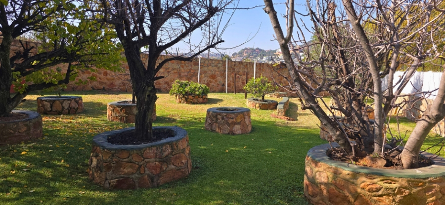 6 Bedroom Property for Sale in Oakdene Gauteng