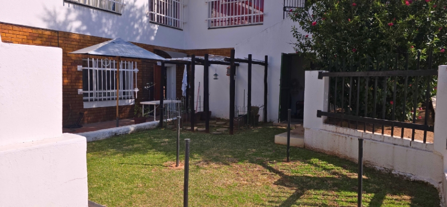 6 Bedroom Property for Sale in Oakdene Gauteng