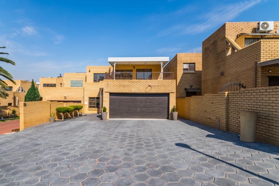 3 Bedroom Property for Sale in Halfway Gardens Gauteng