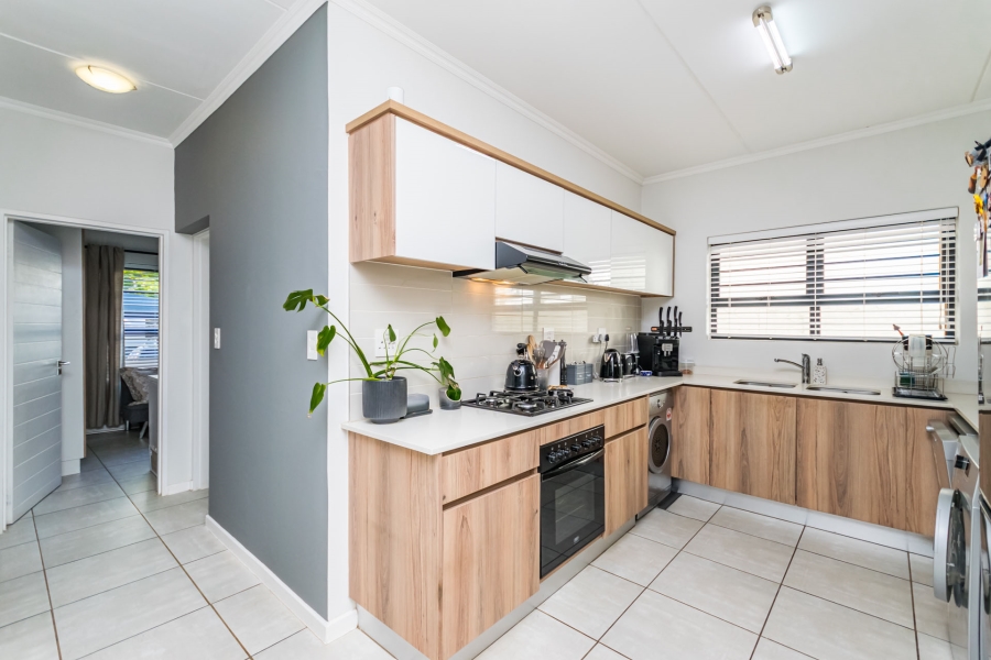3 Bedroom Property for Sale in Crowthorne AH Gauteng