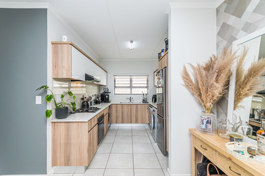 3 Bedroom Property for Sale in Crowthorne AH Gauteng