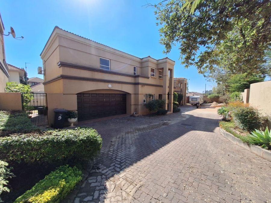 3 Bedroom Property for Sale in Eldoraigne Gauteng