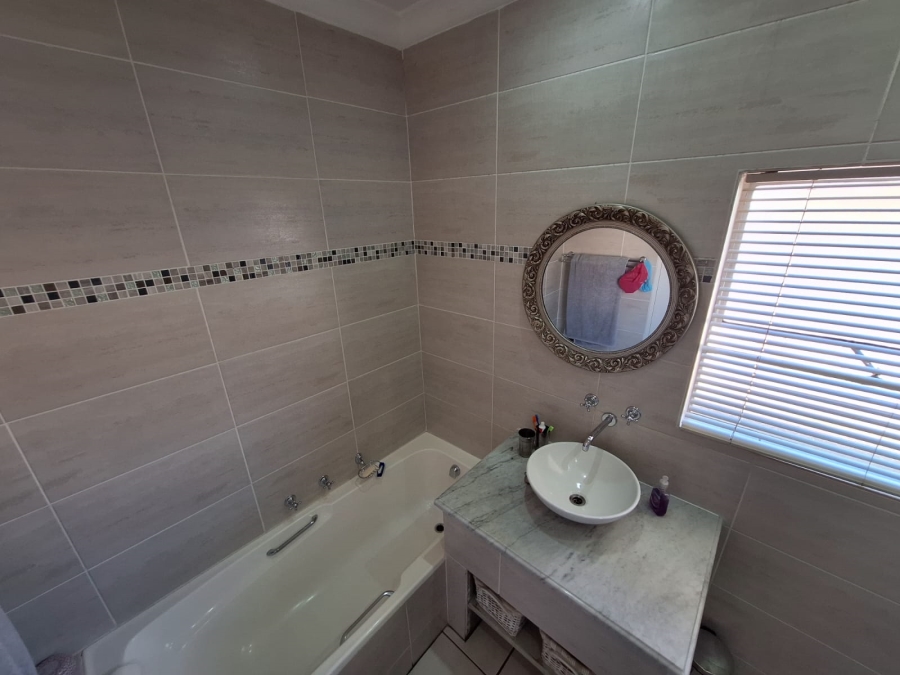 3 Bedroom Property for Sale in Eldoraigne Gauteng
