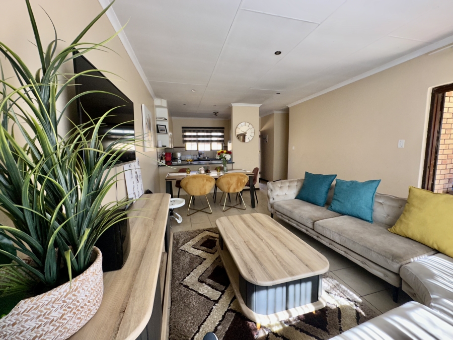 To Let 3 Bedroom Property for Rent in Monavoni A H Gauteng