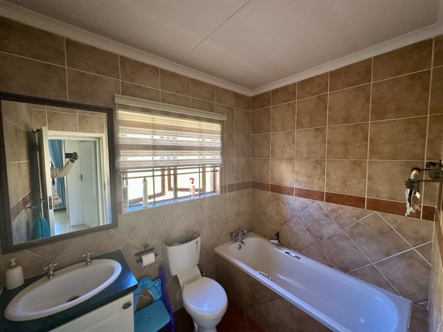 To Let 3 Bedroom Property for Rent in Monavoni A H Gauteng