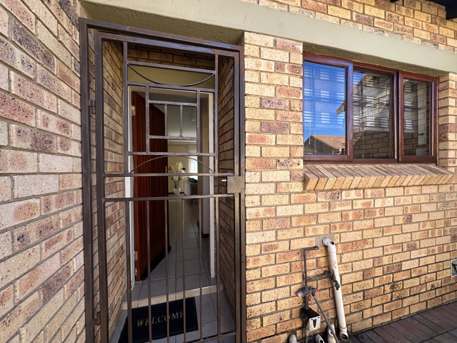 To Let 3 Bedroom Property for Rent in Monavoni A H Gauteng