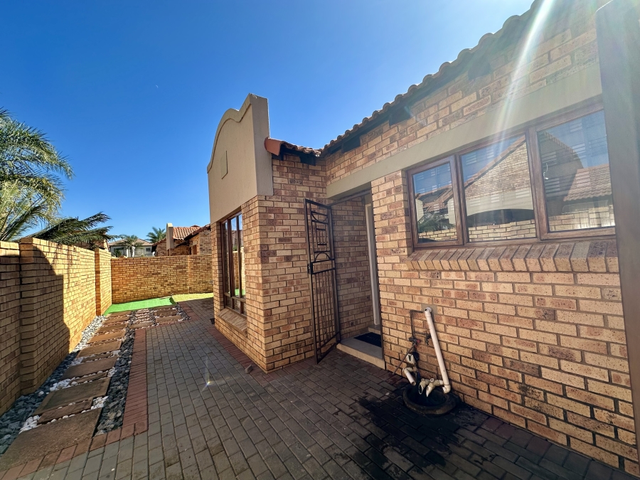 To Let 3 Bedroom Property for Rent in Monavoni A H Gauteng