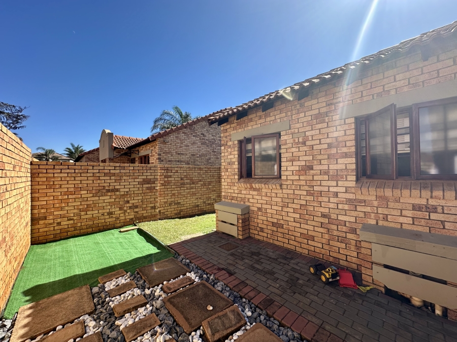 To Let 3 Bedroom Property for Rent in Monavoni A H Gauteng