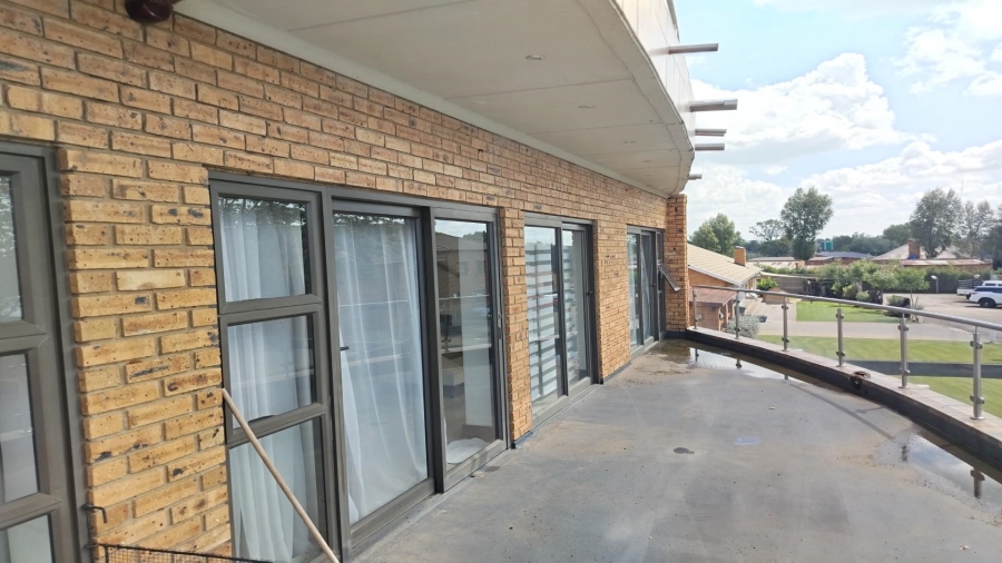 6 Bedroom Property for Sale in Kaalplaats Gauteng