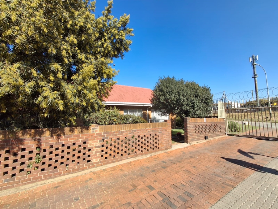 3 Bedroom Property for Sale in Rustivia Gauteng