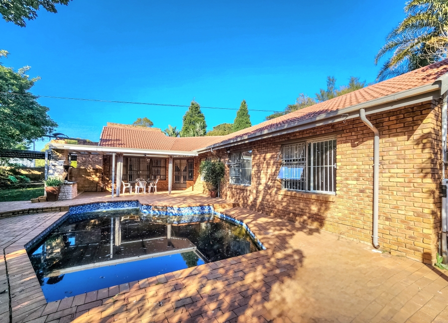 4 Bedroom Property for Sale in Radiokop Gauteng