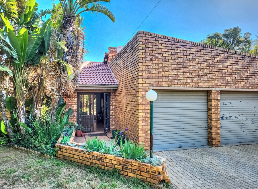 4 Bedroom Property for Sale in Radiokop Gauteng