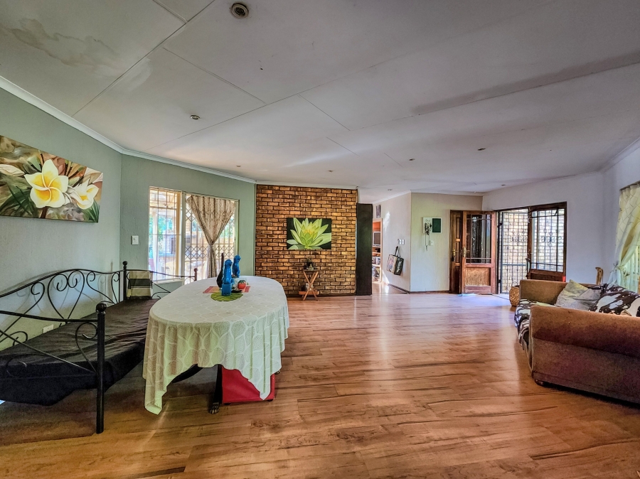 4 Bedroom Property for Sale in Radiokop Gauteng