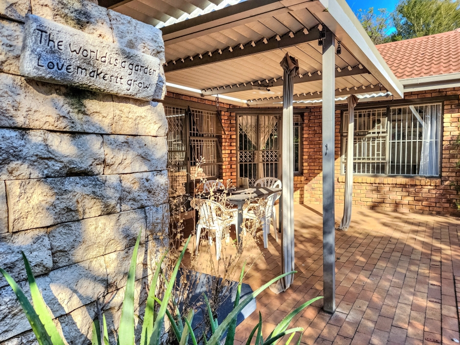 4 Bedroom Property for Sale in Radiokop Gauteng