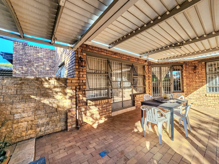4 Bedroom Property for Sale in Radiokop Gauteng