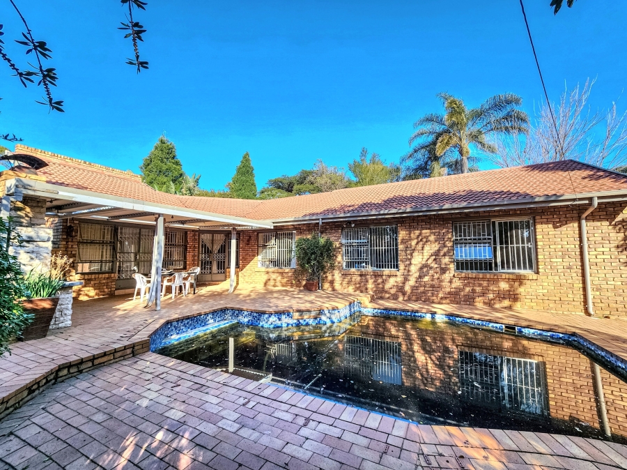 4 Bedroom Property for Sale in Radiokop Gauteng