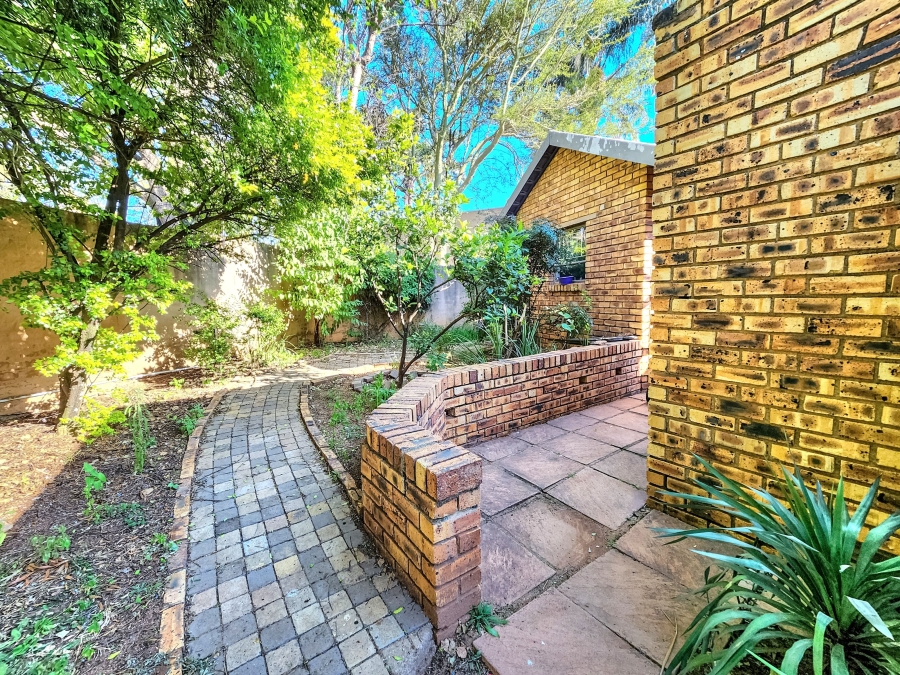 4 Bedroom Property for Sale in Radiokop Gauteng
