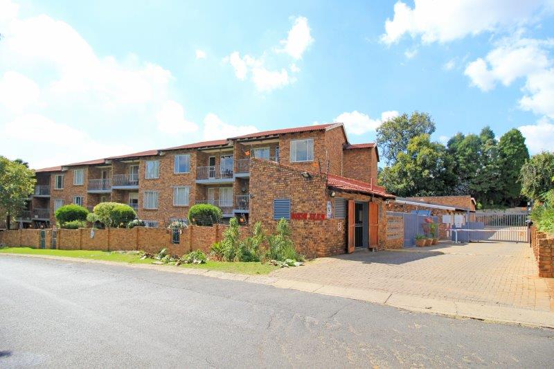 2 Bedroom Property for Sale in Robindale Gauteng