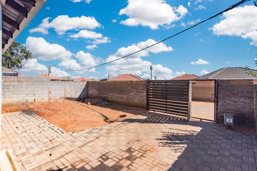 2 Bedroom Property for Sale in Lehae Gauteng