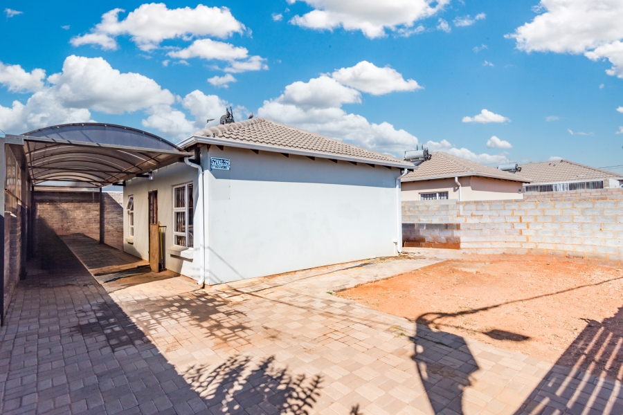 2 Bedroom Property for Sale in Lehae Gauteng