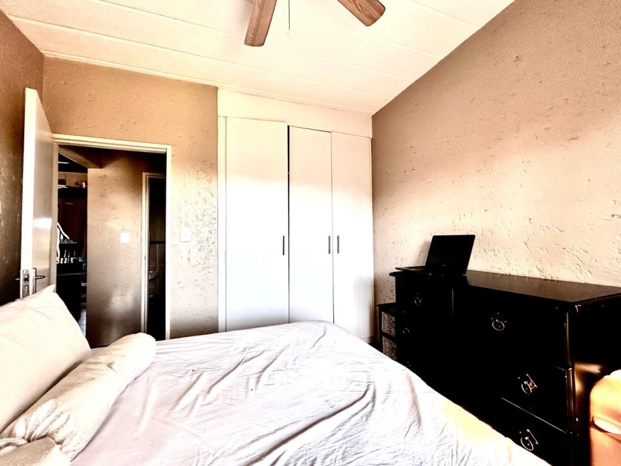 1 Bedroom Property for Sale in Sunninghill Gauteng