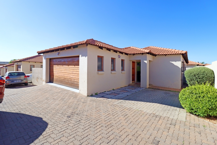 3 Bedroom Property for Sale in Thatchfield Hills Gauteng