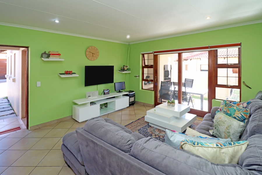 3 Bedroom Property for Sale in Thatchfield Hills Gauteng