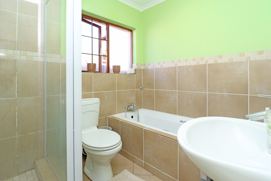 3 Bedroom Property for Sale in Thatchfield Hills Gauteng