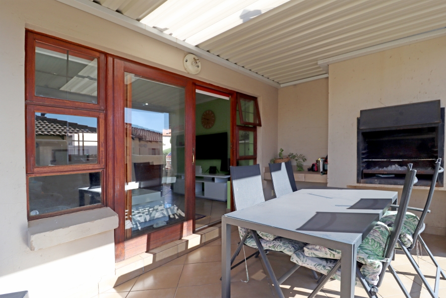 3 Bedroom Property for Sale in Thatchfield Hills Gauteng