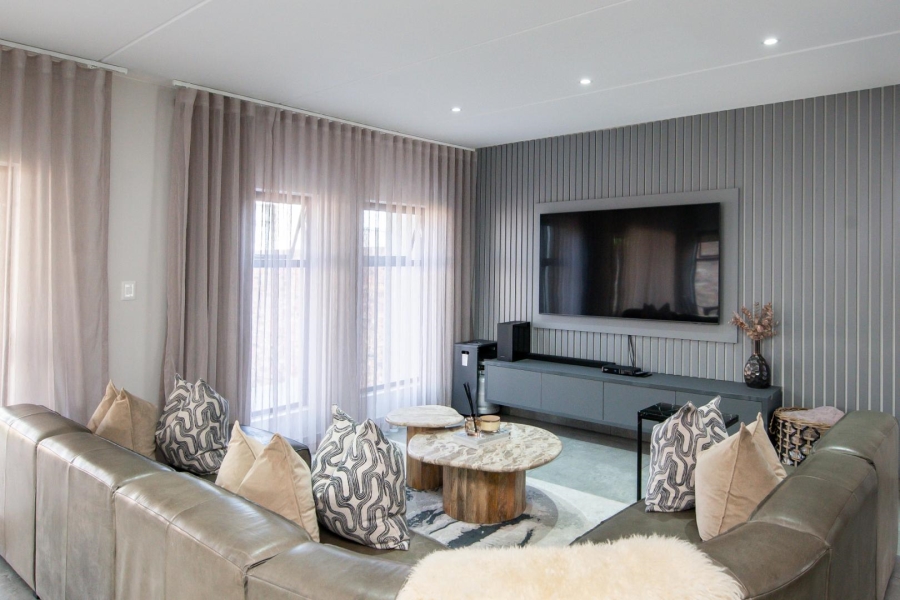 3 Bedroom Property for Sale in Crowthorne AH Gauteng