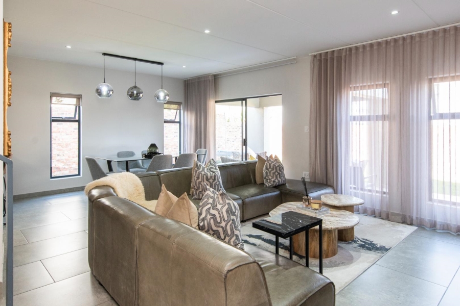 3 Bedroom Property for Sale in Crowthorne AH Gauteng