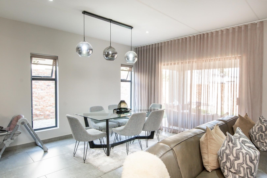 3 Bedroom Property for Sale in Crowthorne AH Gauteng