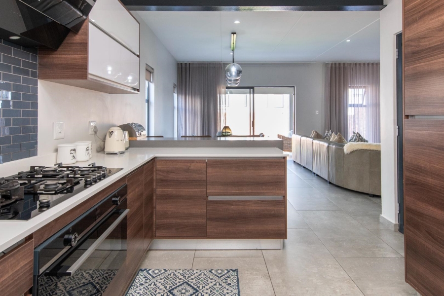 3 Bedroom Property for Sale in Crowthorne AH Gauteng