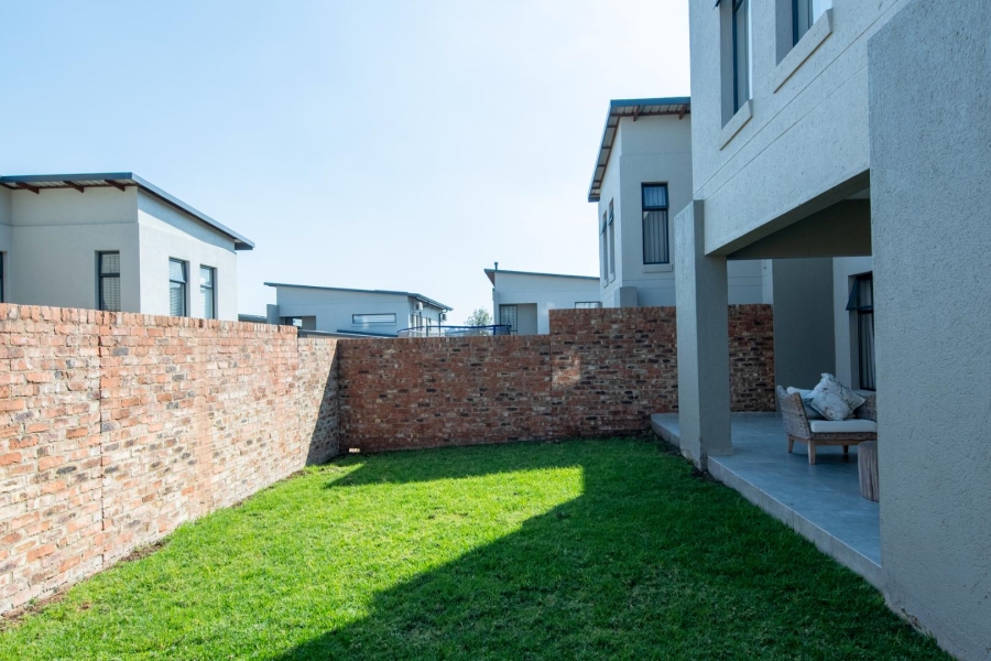 3 Bedroom Property for Sale in Crowthorne AH Gauteng