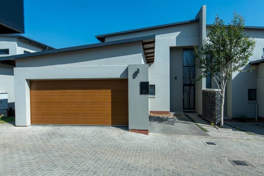 3 Bedroom Property for Sale in Crowthorne AH Gauteng