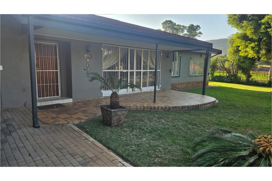5 Bedroom Property for Sale in Mountain View Gauteng