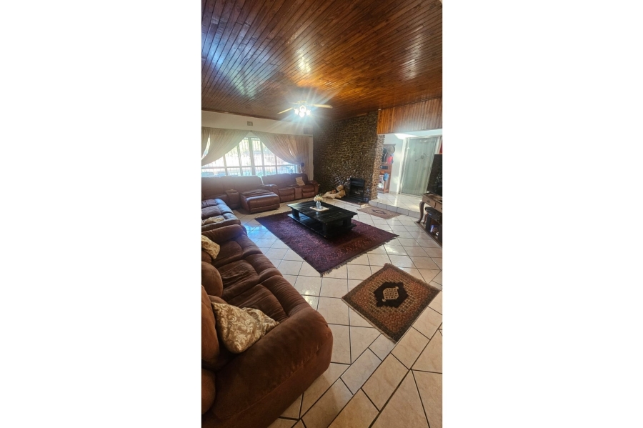 5 Bedroom Property for Sale in Mountain View Gauteng