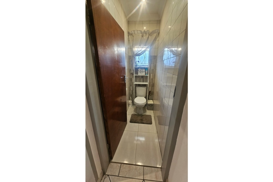 5 Bedroom Property for Sale in Mountain View Gauteng