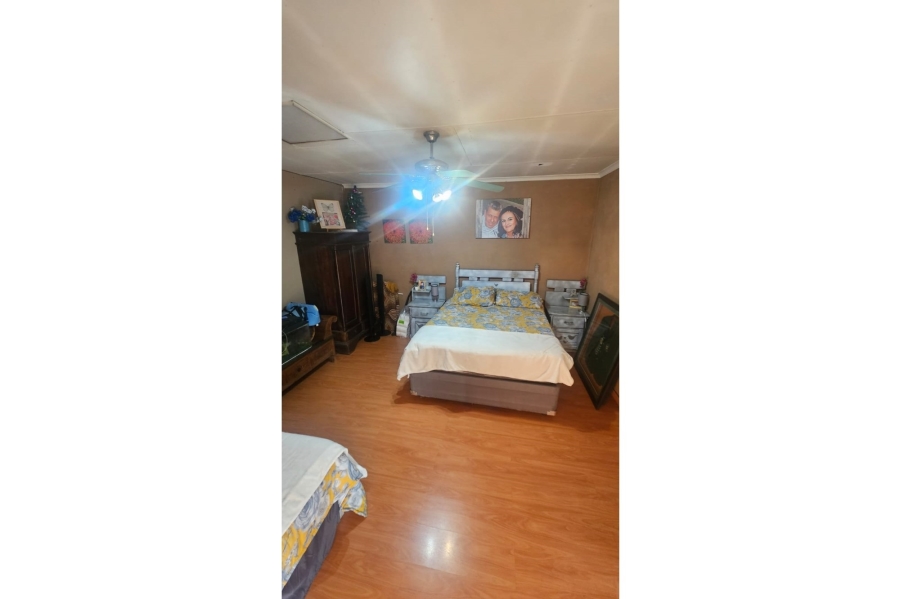 5 Bedroom Property for Sale in Mountain View Gauteng