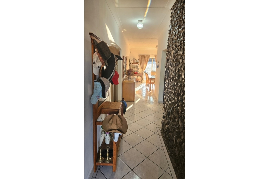 5 Bedroom Property for Sale in Mountain View Gauteng
