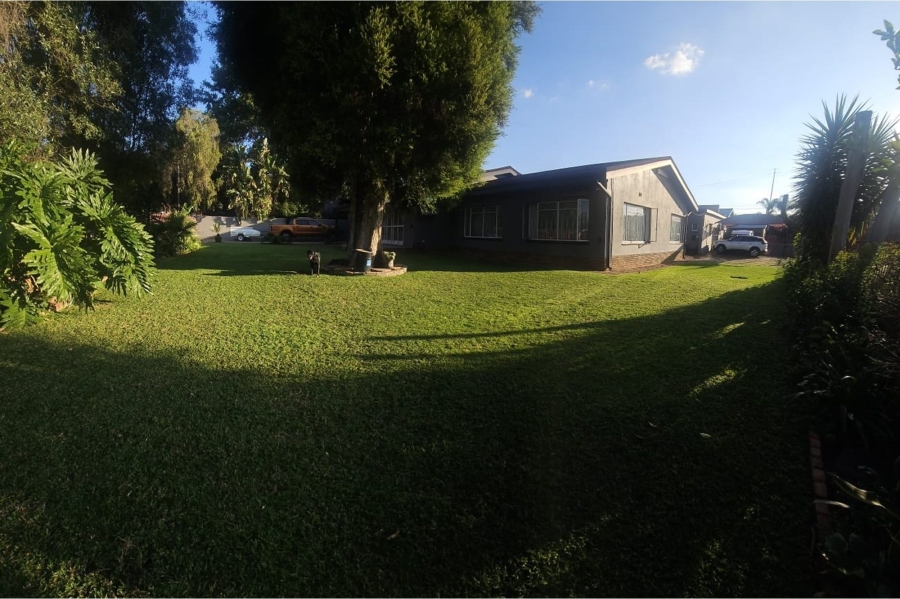 5 Bedroom Property for Sale in Mountain View Gauteng