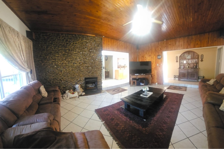 5 Bedroom Property for Sale in Mountain View Gauteng
