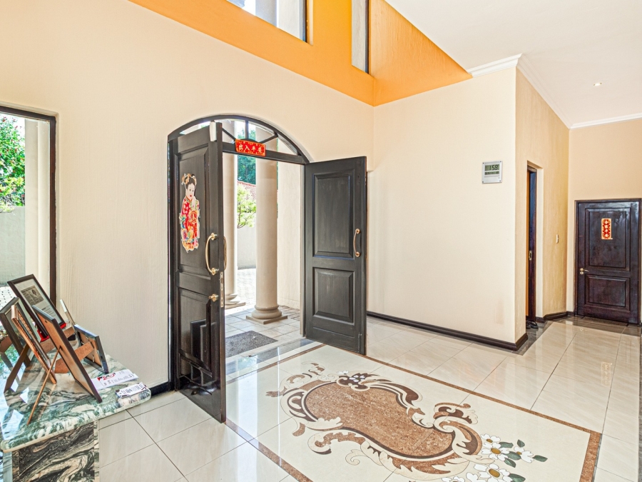6 Bedroom Property for Sale in Beverley Gauteng