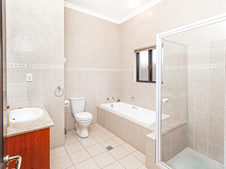 6 Bedroom Property for Sale in Beverley Gauteng