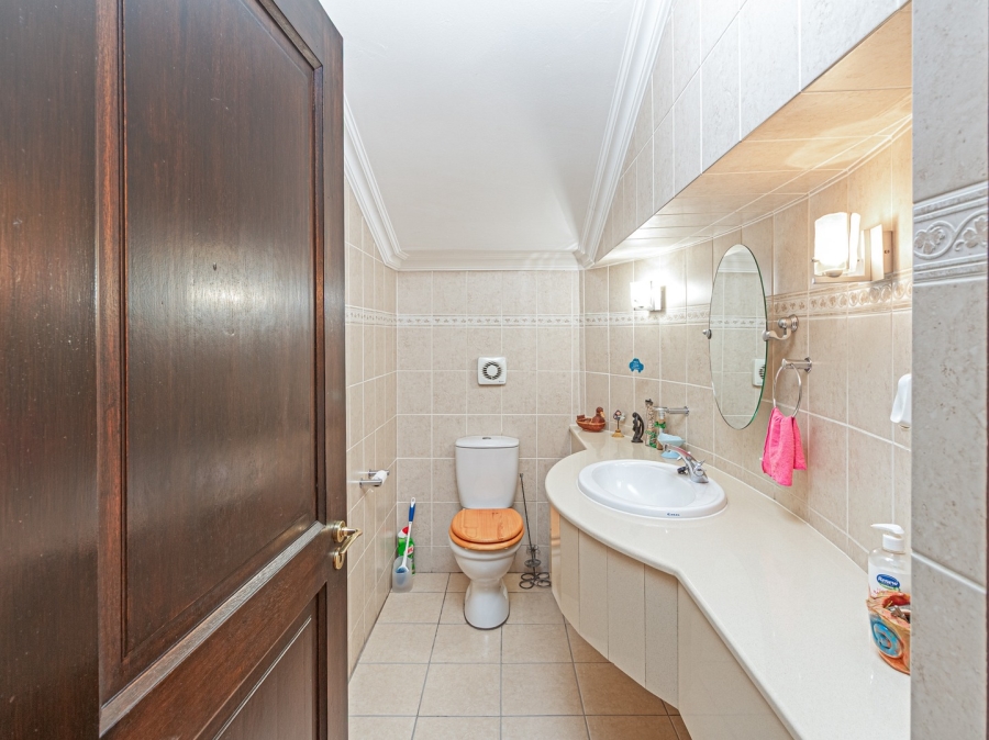 6 Bedroom Property for Sale in Beverley Gauteng